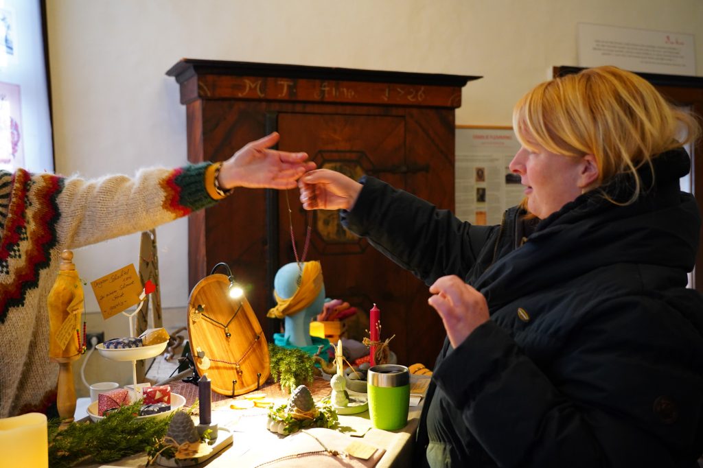 Handgemachtes aus Posterstein wird verkauft beim Advent im Salon in der Burg Posterstein